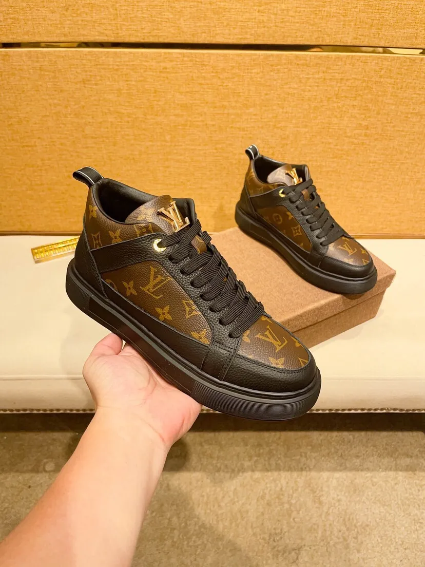 Factory price 460 [LV] Louis Vuitton's latest high-top casual Korean-style men's shoes, brand new autumn and winter design, perfect workmanship, cabinet quality, upper: cowhide material, leather lining; soft and comfortable, rubber outsole super light, wear-resistant, simple, versatile fashion men's shoes, color optional, size 38--44